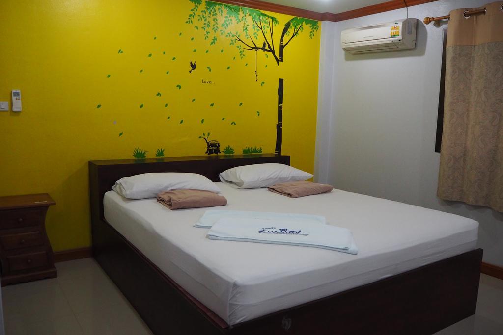 Rimmueng Resort Phanom Sarakham Exterior photo